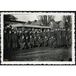   A hadapród tanfolyam látogatása a Hangya telepeken, Budapest, magyar katonák egyenruhában, Szalay Sándor, 2. világháború, 1940, 1940-es évek, Eredeti fotó, hátulján feliratozott, névvel ellátott papír