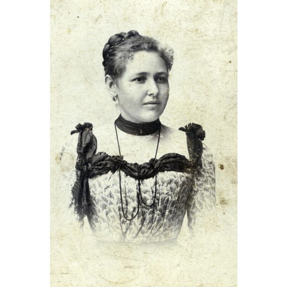 Rutkai műterem, Arad, Erdély, elegáns nő gyönyörű ruhában, 1890-es évek, helytörténet, Eredeti CDV, vizitkártya fotó, hátulján ragasztás.  