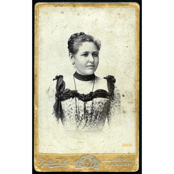 Rutkai műterem, Arad, Erdély, elegáns nő gyönyörű ruhában, 1890-es évek, helytörténet, Eredeti CDV, vizitkártya fotó, hátulján ragasztás.  