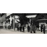 Bánffy utca, Dés, Erdély, üzlet, kirakat, rendőr, Fülöp divatház, dohánybolt, város, 2. világháború, helytörténet, 1943, 1940-es évek, Eredeti képeslap fotó, papírkép.