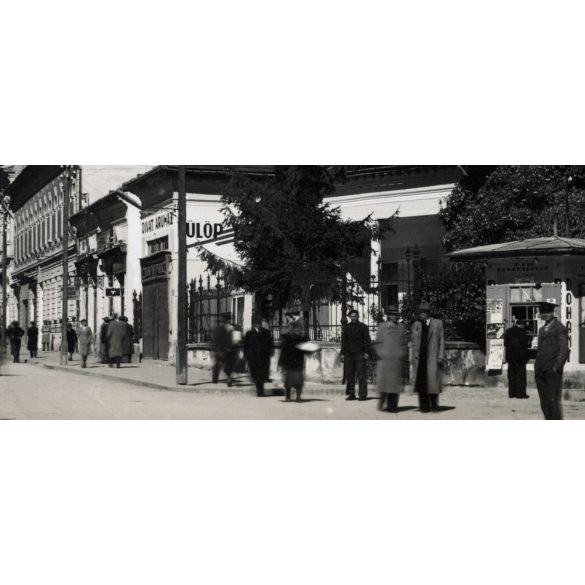 Bánffy utca, Dés, Erdély, üzlet, kirakat, rendőr, Fülöp divatház, dohánybolt, város, 2. világháború, helytörténet, 1943, 1940-es évek, Eredeti képeslap fotó, papírkép.