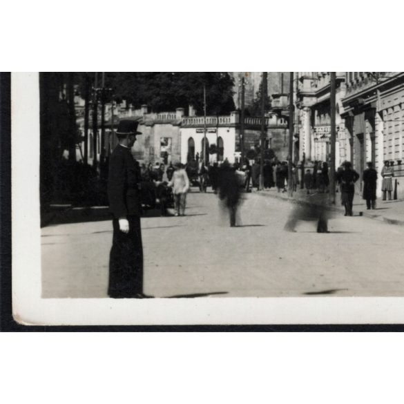 Bánffy utca, Dés, Erdély, üzlet, kirakat, rendőr, Fülöp divatház, dohánybolt, város, 2. világháború, helytörténet, 1943, 1940-es évek, Eredeti képeslap fotó, papírkép.