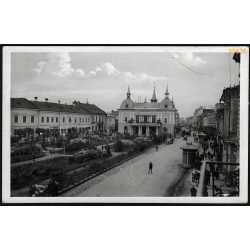   Fő tér, Máramarossziget, Erdély, üzlet, kirakat, város, közlekedés, 2. világháború, helytörténet, 1943, 1940-es évek, Eredeti képeslap fotó, papírkép. 