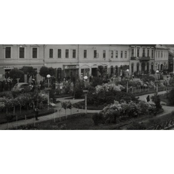 Fő tér, Máramarossziget, Erdély, üzlet, kirakat, város, közlekedés, 2. világháború, helytörténet, 1943, 1940-es évek, Eredeti képeslap fotó, papírkép. 