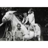 Városi gyerekek lóháton, Bakonyszentlászló, Győr-Moson-Sopron megye, , helytörténet, 1938. augusztus, 1930-as évek, Eredeti fotó, papírkép.  