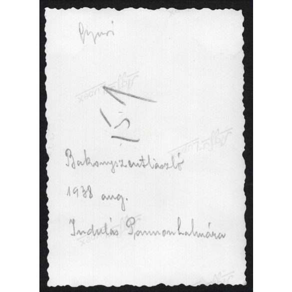 Elegáns család a bakonyszentlászlói vasútállomáson, közlekedés, helytörténet, 1938. augusztus, 1930-as évek, Eredeti fotó, papírkép.   