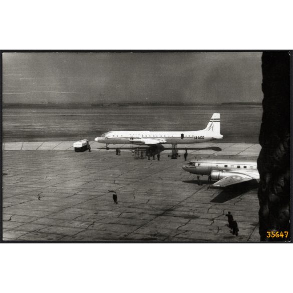 Budapest, Ferihegyi Repülőtér, a Párizsban lezuhant HA-MOD lajstromjelű Iljusin IL-18-as repülőgép, repüléstörténet, 1960-as évek, Eredeti fotó, papírkép. 