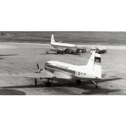   Interflug DM-SAK, Iljushin IL 14, Budapest, Ferihegyi Repülőtér, repülőgép, beszállás, jármű, közlekedés, 1960-as évek, Eredeti fotó, papírkép.   