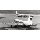 Interflug DM-SAK, Iljushin IL 14, Budapest, Ferihegyi Repülőtér, repülőgép, beszállás, jármű, közlekedés, 1960-as évek, Eredeti fotó, papírkép.   