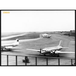   Il 14-es és Li 2-es repülőgepek, Budapest, Ferihegy Repülőtér, repülőgépek, jármű, közlekedés, 1960-as évek, Eredeti fotó, papírkép. 