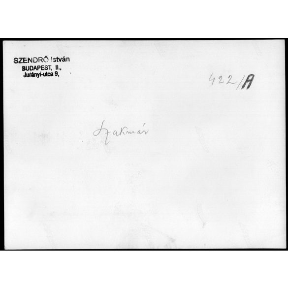 Nagyobb méret, Szendrő István fotóművészeti alkotása. Lányok Szakmári (Bács-Kiskun megye) népviseletben, 1930-as évek. Eredeti, pecséttel jelzett fotó, papírkép, Agfa Brovira papíron. Dekorációnak, aj