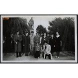 Színházi színészek Pátyon, katonai emlékmű, Szegény gazdagok, helytörténet, 1941. augusztus 15, 1940-es évek, Eredeti fotó, papírkép.   