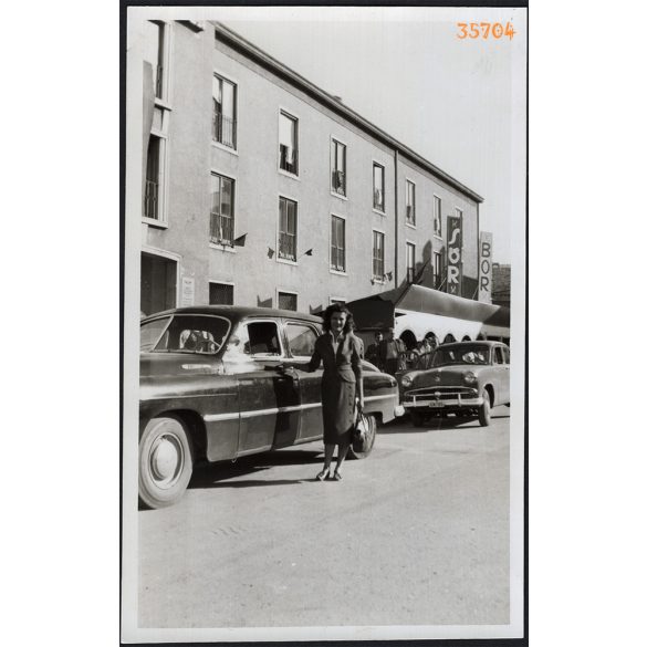 Szeged, autóval, a bolt előtt, helytörténet, Zim, Moszkvics, autó, jármű, közlekedés, 1950, 1950-es évek, Eredeti fotó, papírkép.  