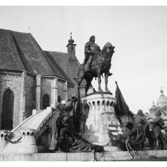 Kolozsvár, Erdély, Mátyás király lovasszobra, helytörténet, 1940. október 25, 1940-es évek, Eredeti fotó, papírkép.  