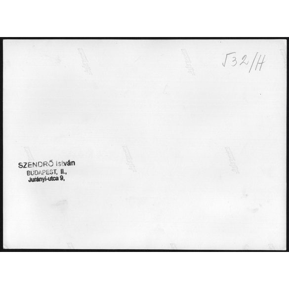 Nagyobb méret, Szendrő István fotóművészeti alkotása. Halászat a Balatonon, csónak, háló, kosár, 1930-as évek. Eredeti, pecséttel jelzett fotó, papírkép, Agfa Brovira papíron. Dekorációnak, ajándéknak