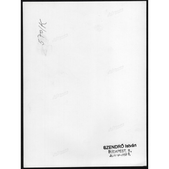 Nagyobb méret, Szendrő István fotóművészeti alkotása. Vitorlás a Balaton vízén, felhők, 1930-as évek. Eredeti, pecséttel jelzett fotó, papírkép, Agfa Brovira papíron. Dekorációnak, ajándéknak is kivál