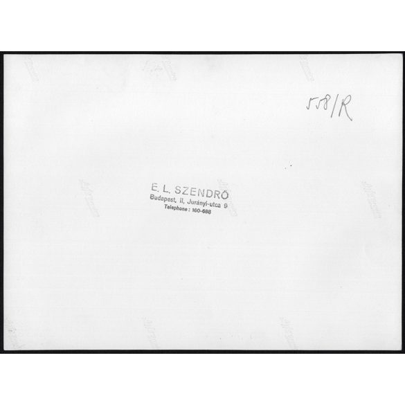 Nagyobb méret, Szendrő István fotóművészeti alkotása. Bárányok a folyóparton, híd, 1930-as évek. Eredeti, pecséttel jelzett fotó, papírkép, Agfa Brovira papíron. Dekorációnak, ajándéknak is kiváló. 