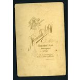 Heinrich Adleff műterme, Brassó, Erdély, elegáns hölgy különös kalapban, 1890-es évek, Eredeti kabinetfotó.   