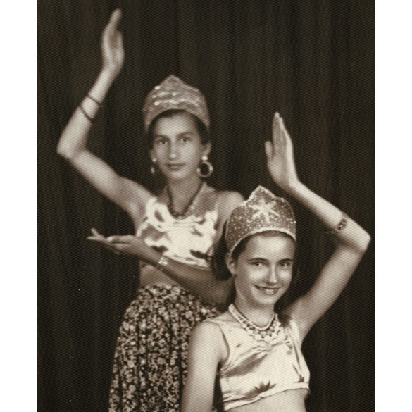 Glovitzky műterem, Nyíregyháza, táncos lányok gyönyörű kosztümben balett, helytörténet, 1920-as évek, Eredeti fotó, papírkép.   