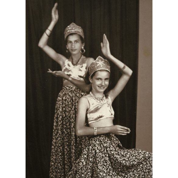 Glovitzky műterem, Nyíregyháza, táncos lányok gyönyörű kosztümben balett, helytörténet, 1920-as évek, Eredeti fotó, papírkép.   