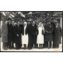   Erzsébet Királyné Szanatórium, Budakeszi, csoportkép ápolónőkkel, hátoldalon a szereplők neveivel, helytörténet, 1932, 1930-as évek, Eredeti fotó, papírkép. 
