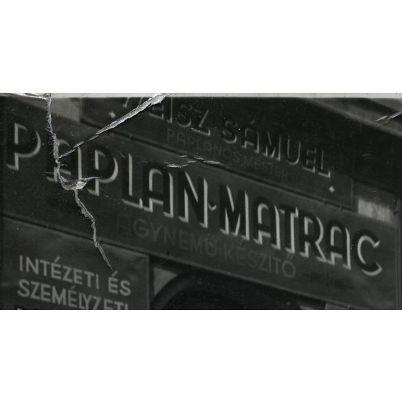 Weisz Sámuel paplanos mester kirakata, Budapest, Erzsébetváros, VII. Murányi utca 30. , üzlet, foglalkozás, 1930-as évek, Eredeti fotó, papírkép szakadásokkal, gyűrődésekkel.  