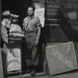 Weisz Sámuel paplanos mester kirakata, Budapest, Erzsébetváros, VII. Murányi utca 30. , üzlet, foglalkozás, 1930-as évek, Eredeti fotó, papírkép szakadásokkal, gyűrődésekkel.  