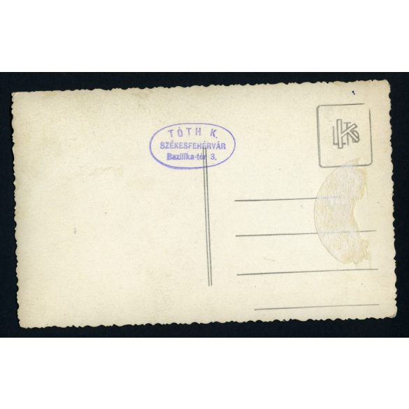 Tóth műterem, férfiak díszes huszár egyenruhában, Székesfehérvár, katona, kard, vicces, színház (?) , 1930-as évek, Horthy-korszak, Eredeti fotó, hátulján pecséttel jelzett papírkép.