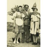 Vidám csoport vasúti megállóhelyen, Kisköre, vonat, állomás, közlekedés, Heves megye, helytörténet, 1939, 1930-as évek, Eredeti fotó, papírkép. 