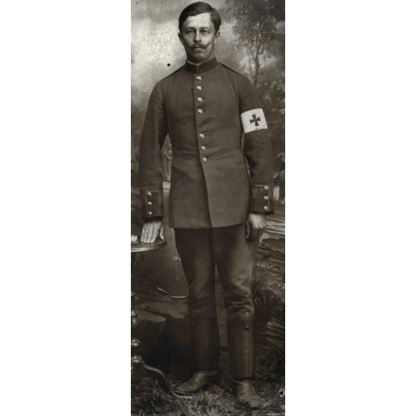 Fotó az orosz (?) hadifogságból Eke Andrásnénak Tökölre címezve, magyar katonák egyenruhában, 1. világháború, 1917, 1910-es évek, Eredeti fotó, papírkép, hátulján osztrák vöröskeresztes bélyegzővel.  