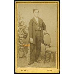   Christ Anna műterme, Pest, Lechnitzky Zsigmond portréja, elegáns férfi óralánccal, pecsétgyűrű, 1860-as évek, Eredeti CDV, vizitkártya fotó. 