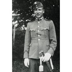   Magyar katona, karpaszományos őrmester egyenruhában, karddal, 1930-as évek, Eredeti fotó, papírkép.   