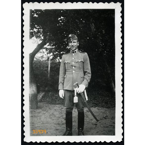 Magyar katona, karpaszományos őrmester egyenruhában, karddal, 1930-as évek, Eredeti fotó, papírkép.   