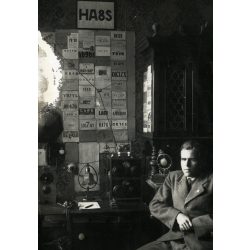   Somssich Péter híres magyar rádióamatőr portréja, rádió, stúdió, HA8S, mikrofon, 1939, 1930-as évek, Eredeti fotó, papírkép, foltos.  
