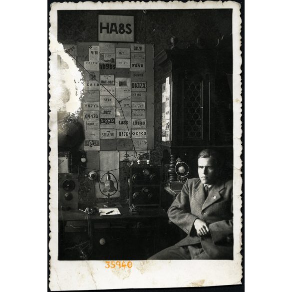 Somssich Péter híres magyar rádióamatőr portréja, rádió, stúdió, HA8S, mikrofon, 1939, 1930-as évek, Eredeti fotó, papírkép, foltos.  