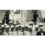 Telefongyári Dalkör, Győr, Széchenyi tér, üzletek, kirakatok, zászló, helytörténet, 1930-as évek, Eredeti fotó, papírkép. 