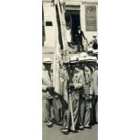 Telefongyári Dalkör, Győr, Széchenyi tér, üzletek, kirakatok, zászló, helytörténet, 1930-as évek, Eredeti fotó, papírkép. 