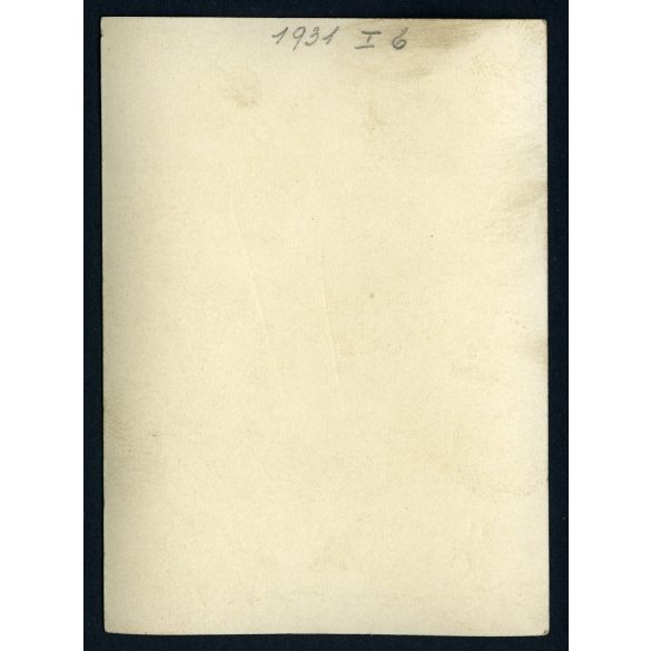 Lányok a postaládánál, Tabán, Budapest, letépett plakát, amely az egészséges Budapestért kampányol, helytörténet, 1931. I. 6, 1930-as évek, Eredeti fotó, papírkép.