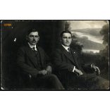 Szemenyei műterem, Orosháza, elegáns férfiak portréja, különös háttér, helytörténet, 1920-as évek, Eredeti fotó, papírkép.