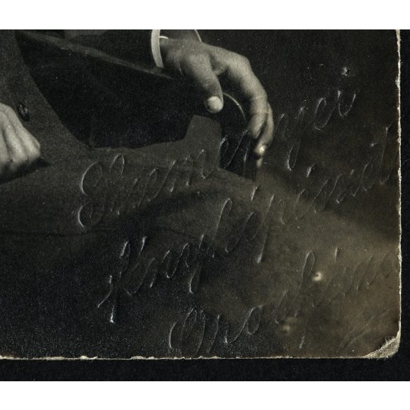 Szemenyei műterem, Orosháza, elegáns férfiak portréja, különös háttér, helytörténet, 1920-as évek, Eredeti fotó, papírkép.