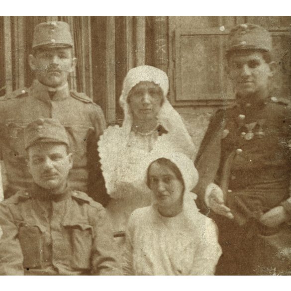 Magyar katonák katonakórházban. Egyenruha, érdemrend, ápolónő, 1. világháború, 1910-es évek, Eredeti fotó, papírkép. 