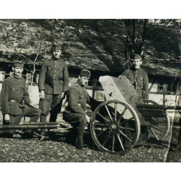 Magyar katonák 36 M 37 mm-es páncéltörő ágyúval, egyenruha, 2. világháború, 1940-es évek, Eredeti fotó, gyűrött papírkép!  