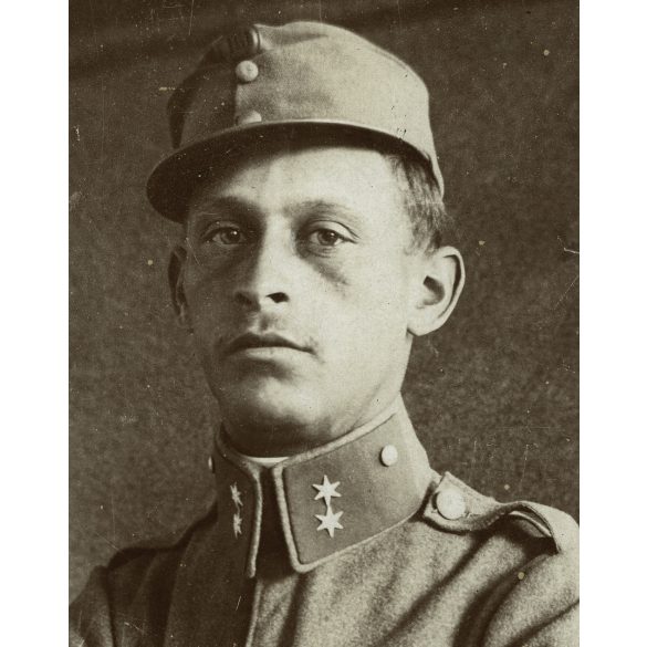 Magyar katona portréja, egyenruha, sapkajelvény, 1. világháború, 1910-es évek, Eredeti fotó, papírkép!   