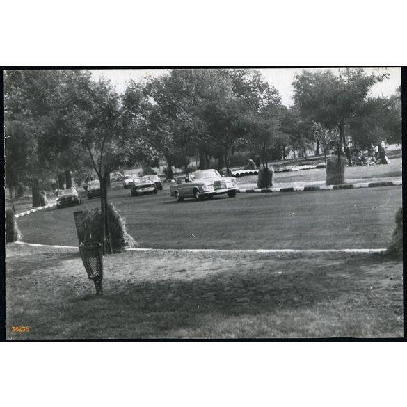 Autóverseny a Népligetben, Budapest, Mercedes 220 SE kabrió, jármű, közlekedés, 1960-as évek, Eredeti fotó, papírkép.  