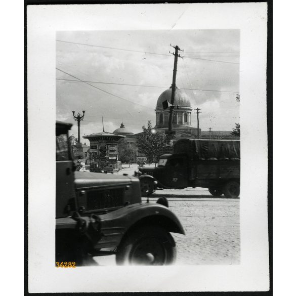 Katonai teherautók Kurszkban, magyar és német feliratok, 2. világháború, Szovjetunió,  jármű, közlekedés,1940-es évek, Eredeti fotó, papírkép.  