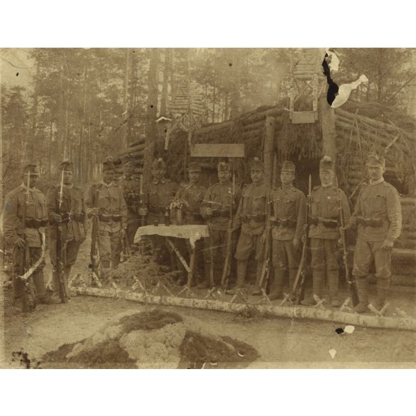 Magyar katonák szuronyos puskákkal valamelyik fronton, egyenruha, 1. világháború,1910-es évek, Eredeti fotó, papírkép.  