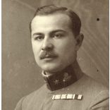 Magyar katona kardjával, Magyar Királyi Honvédség, géppuskás hadnagy portréja, egyenruha, 1920-as évek, Eredeti fotó, papírkép, sarkán törésnyom. 