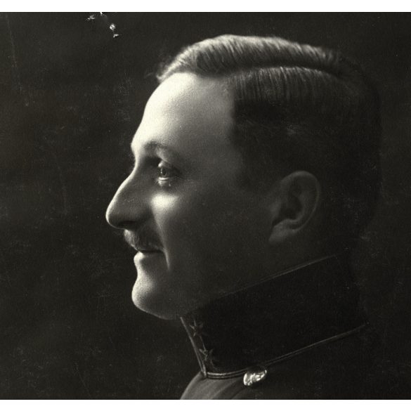 Magyar katonatiszt portréja, Nagyvárad, Erdély, 1. világháború, egyenruha, bajusz, 1910-es évek, Eredeti fotó, papírkép. 