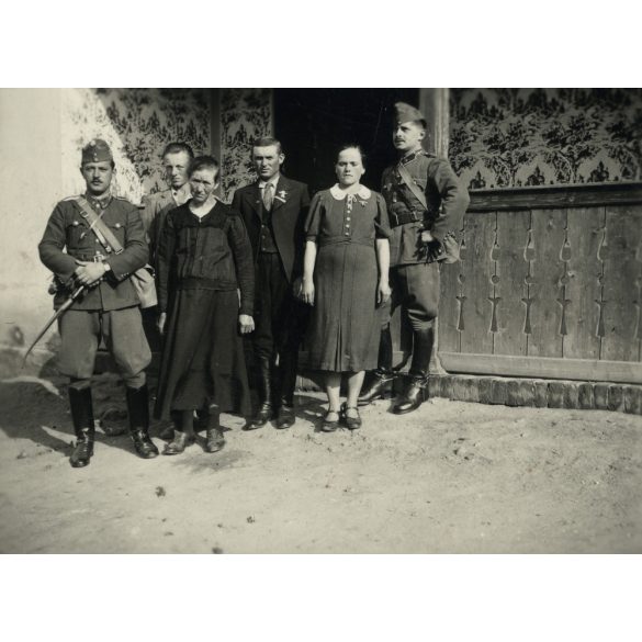 Magyar katonák egyenruhában, Gilvács, Erdély, Szatmár megye, 2. világháború, helytörténet, 1940-es évek, Eredeti fotó, papírkép.   méret megközelítőleg (centiméterben): 6 x 8.5 Használt! Eredeti nagyí
