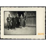 Magyar katonák egyenruhában, Gilvács, Erdély, Szatmár megye, 2. világháború, helytörténet, 1940-es évek, Eredeti fotó, papírkép.   méret megközelítőleg (centiméterben): 6 x 8.5 Használt! Eredeti nagyí
